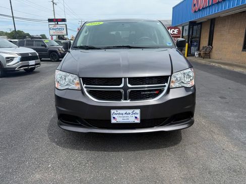 Used 2018 Dodge Grand Caravan SE w/ UConnect Hands-Free Group FWD image 2