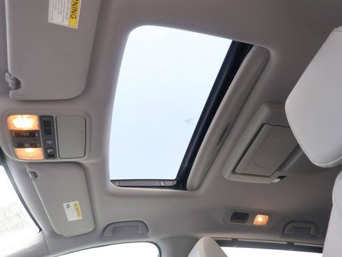 Used 2018 Honda Odyssey Elite image 25