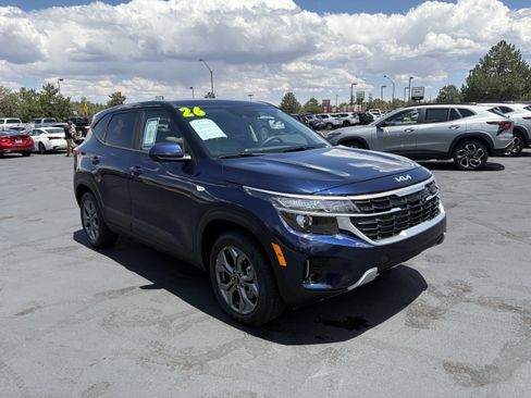Used 2026 Kia Seltos LX AWD/4WD image 2