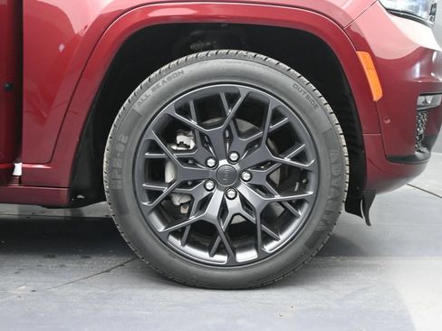 Used 2025 Jeep Grand Cherokee L Summit AWD/4WD image 41