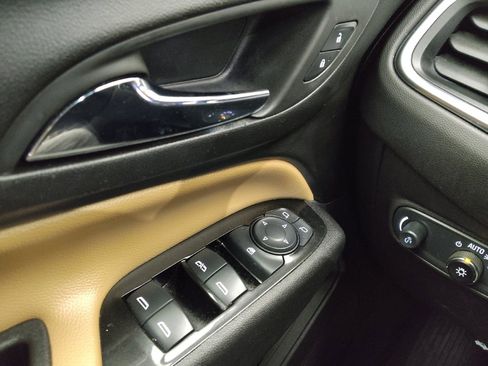 Used 2024 Chevrolet Equinox Premier AWD/4WD image 27
