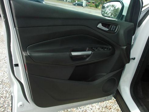 Used 2018 Ford Escape SE FWD image 12