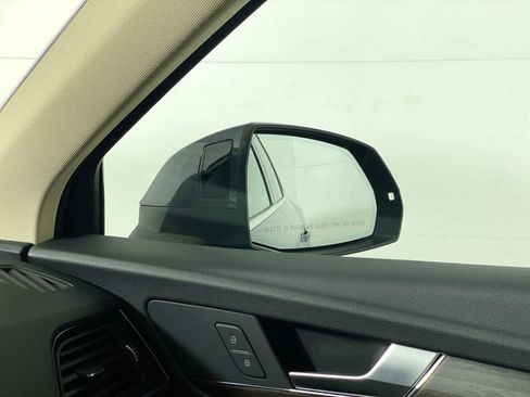 Used 2023 Audi Q5 Premium w/ Convenience Package image 11