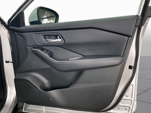 Used 2025 Nissan Rogue SV FWD image 23