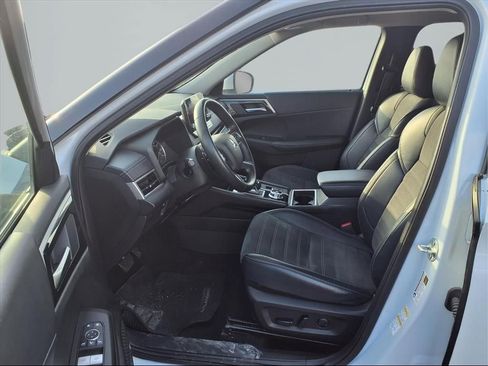 Used 2024 Mitsubishi Outlander SE image 19