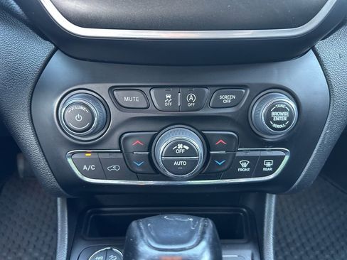 Used 2022 Jeep Cherokee Trailhawk w/ Trailer Tow Group image 19