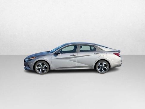 Used 2023 Hyundai Elantra SEL w/ Convenience Package image 2