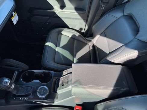 New 2025 Ford Bronco Outer Banks w/ Sasquatch Package image 14