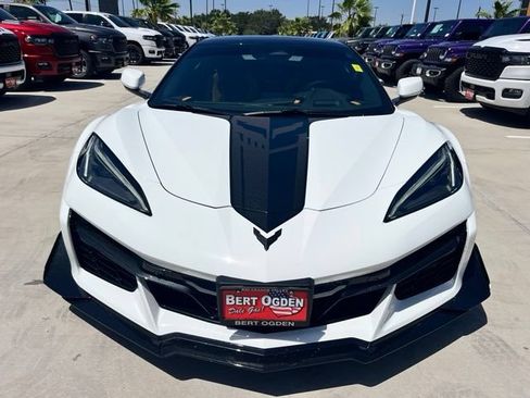 Used 2025 Chevrolet Corvette Z06 RWD image 2