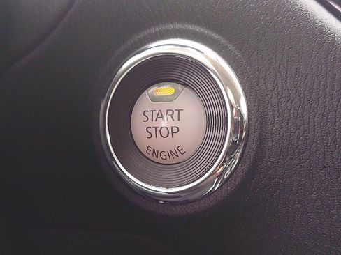 Used 2019 Nissan Pathfinder S image 23