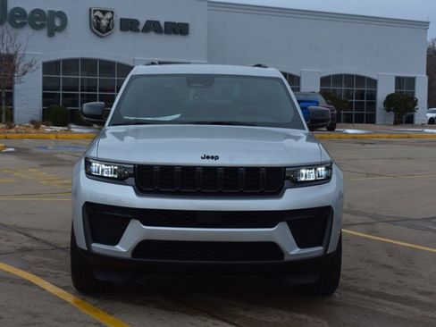 New 2026 Jeep Grand Cherokee Altitude AWD/4WD image 2