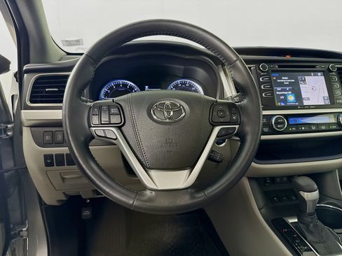 Used 2019 Toyota Highlander XLE w/ Protection Package #3 AWD/4WD image 12