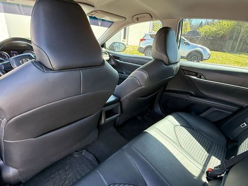 Used 2018 Toyota Camry SE w/ Convenience Package image 14