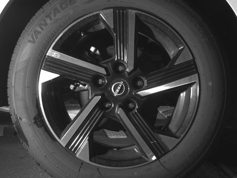 Used 2025 Nissan Sentra SV FWD image 15