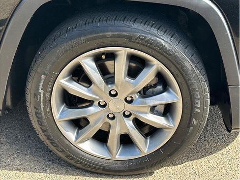 Used 2018 Jeep Cherokee Limited FWD image 10