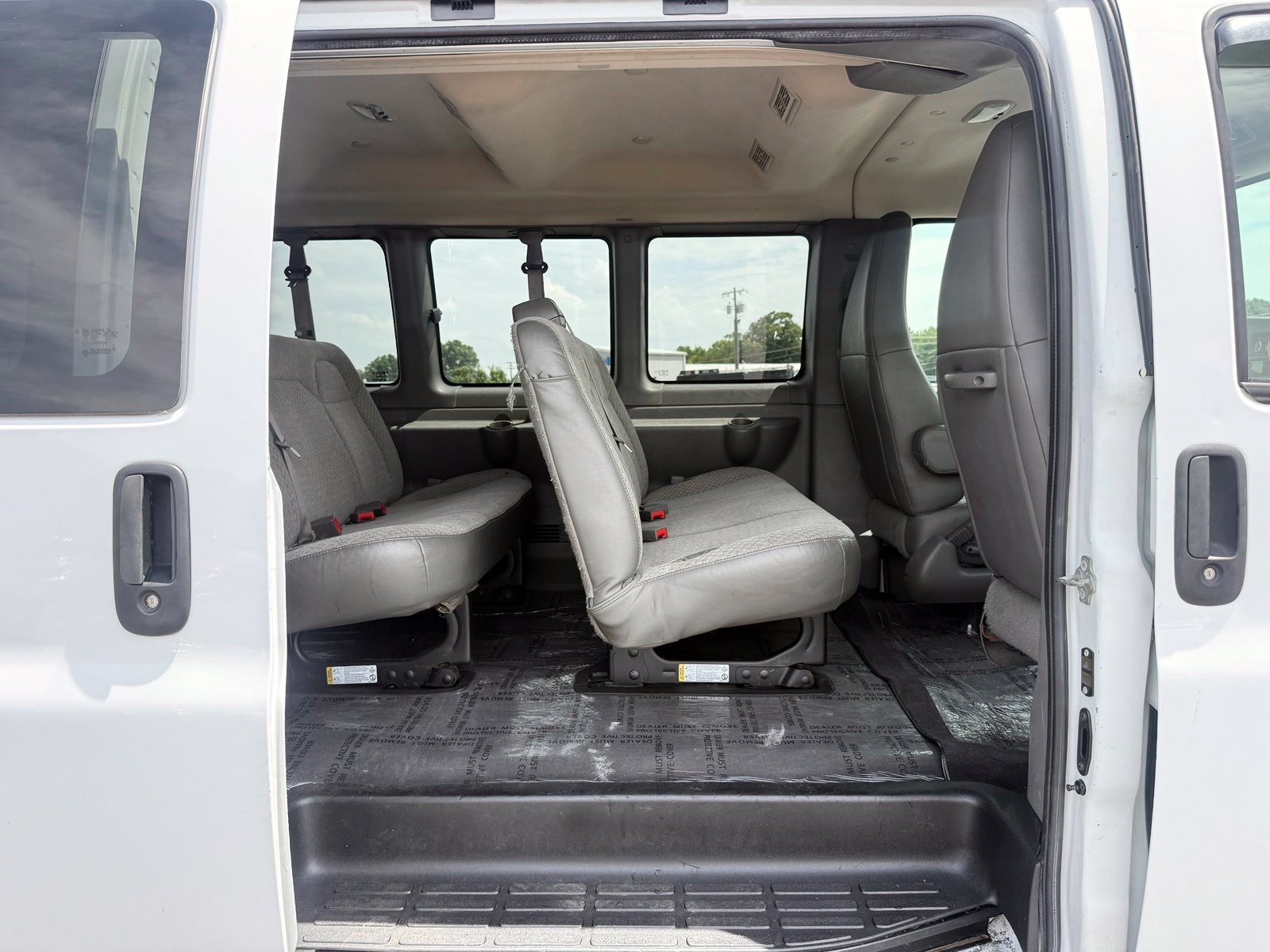 Used 2020 Chevrolet Express 3500 LT w/ LT Preferred Equipment Group RWD image 16