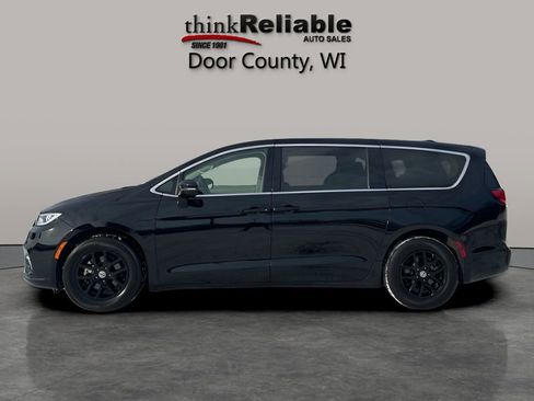 Used 2024 Chrysler Pacifica Touring-L FWD image 2