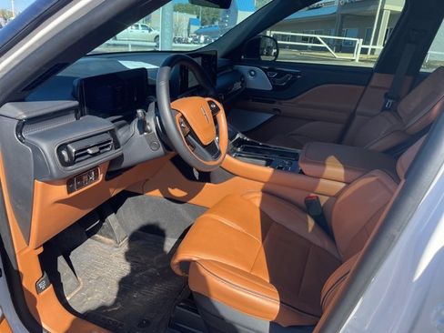 Used 2025 Lincoln Aviator Black Label w/ Jet Appearance Package image 9