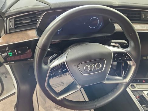Used 2022 Audi e-tron Premium Plus w/ Premium Plus Package image 10