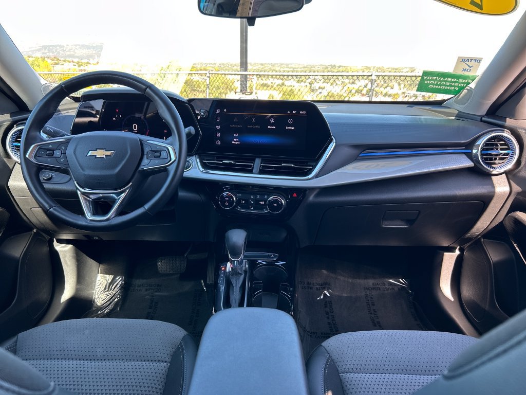 Used 2025 Chevrolet Trax LT w/ LT Convenience Package FWD image 6