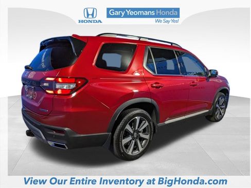 Used 2025 Honda Pilot Touring image 6