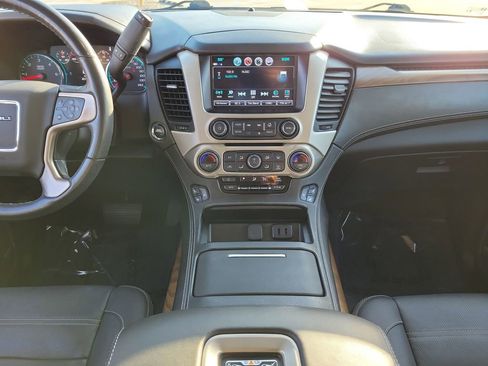 Used 2020 GMC Yukon Denali w/ Denali Premium Package image 20