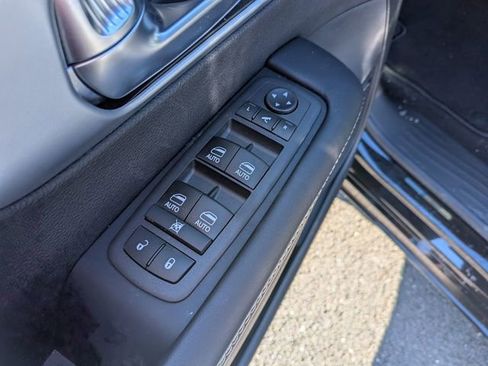 New 2026 Chrysler Pacifica Limited w/ Uconnect Theater Family Group image 11