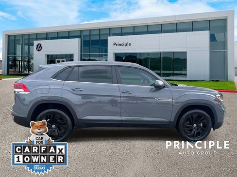 Used 2021 Volkswagen Atlas Cross Sport SE w/ Panoramic Sunroof Package FWD image 5