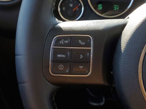 Used 2017 Jeep Wrangler Unlimited Sahara w/ Connectivity Group image 15