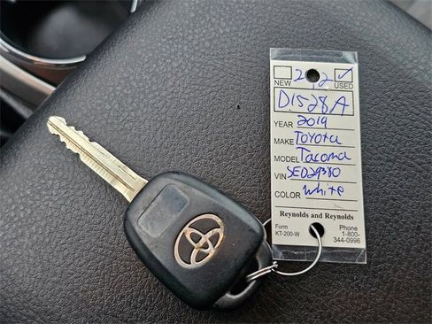 Used 2019 Toyota Tacoma SR5 image 32