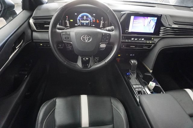 Used 2025 Toyota Camry SE FWD image 13