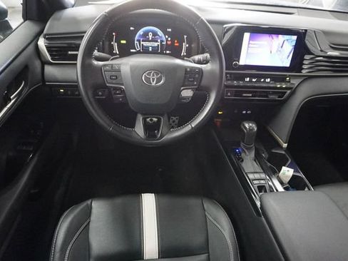 Used 2025 Toyota Camry SE FWD image 13