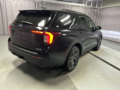 Used 2025 Ford Explorer ST-Line w/ ST-Line Street Pack image 7