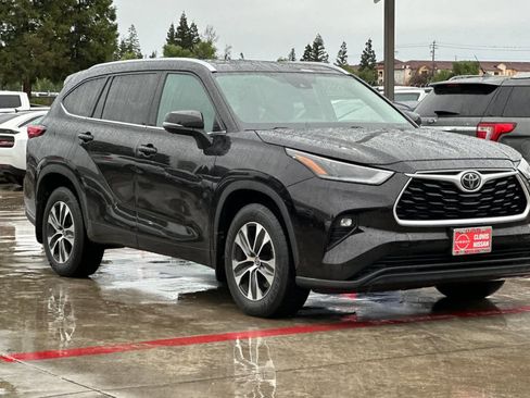Used 2021 Toyota Highlander XLE image 10