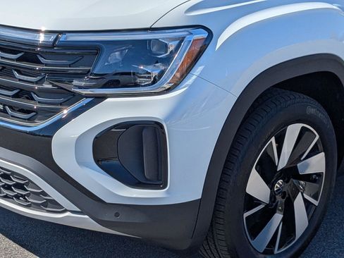 New 2025 Volkswagen Atlas Cross Sport SE image 9