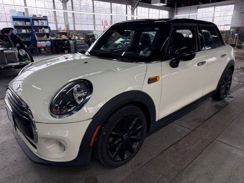 Used 2019 MINI Cooper 4-Door Hardtop image 1