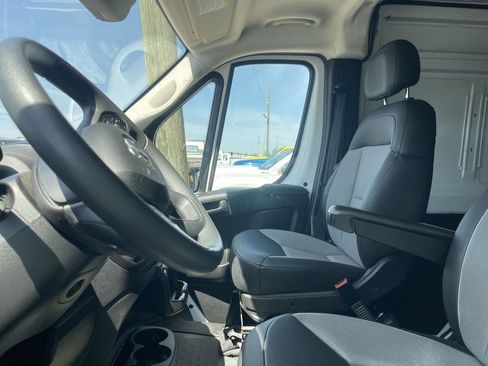 Used 2025 RAM ProMaster 3500 w/ Convenience Group FWD image 2