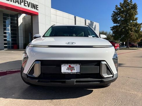 Used 2025 Hyundai Kona SEL image 4