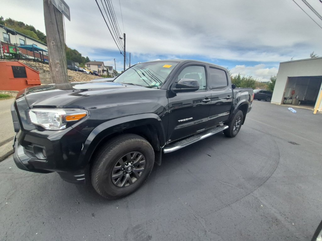 Used 2022 Toyota Tacoma SR5 AWD/4WD image 4