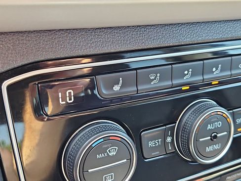 Used 2023 Volkswagen Atlas SE AWD/4WD image 18