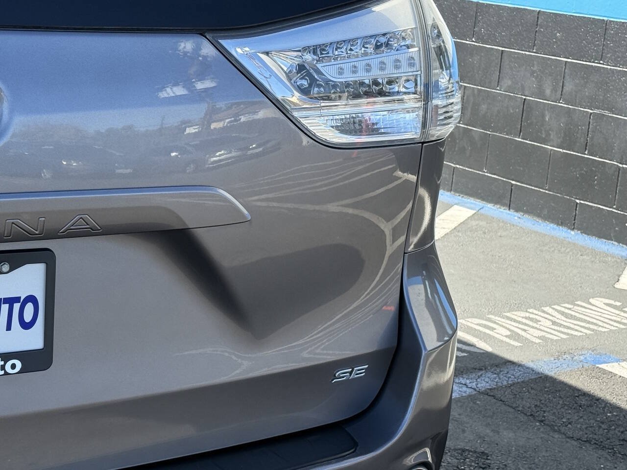 Used 2018 Toyota Sienna SE FWD image 24