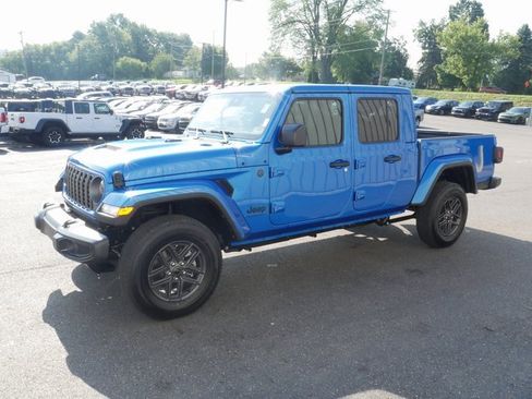 New 2025 Jeep Gladiator Sport image 5