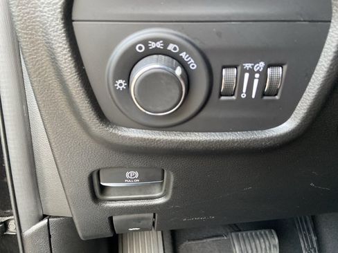 Used 2024 Jeep Grand Cherokee Altitude RWD image 44