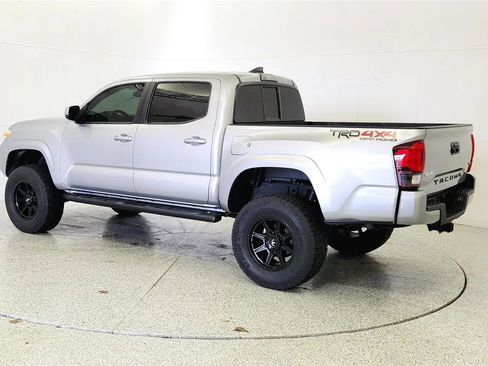 Used 2018 Toyota Tacoma SR w/ SR Convenience Package image 5