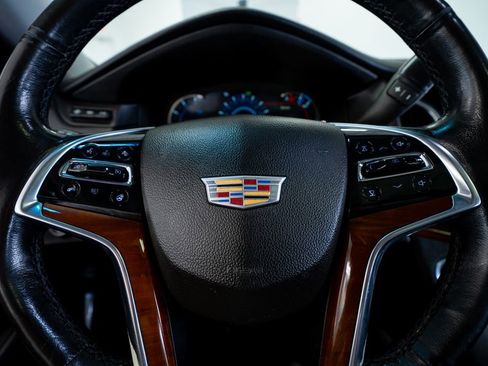 Used 2017 Cadillac Escalade Luxury image 30