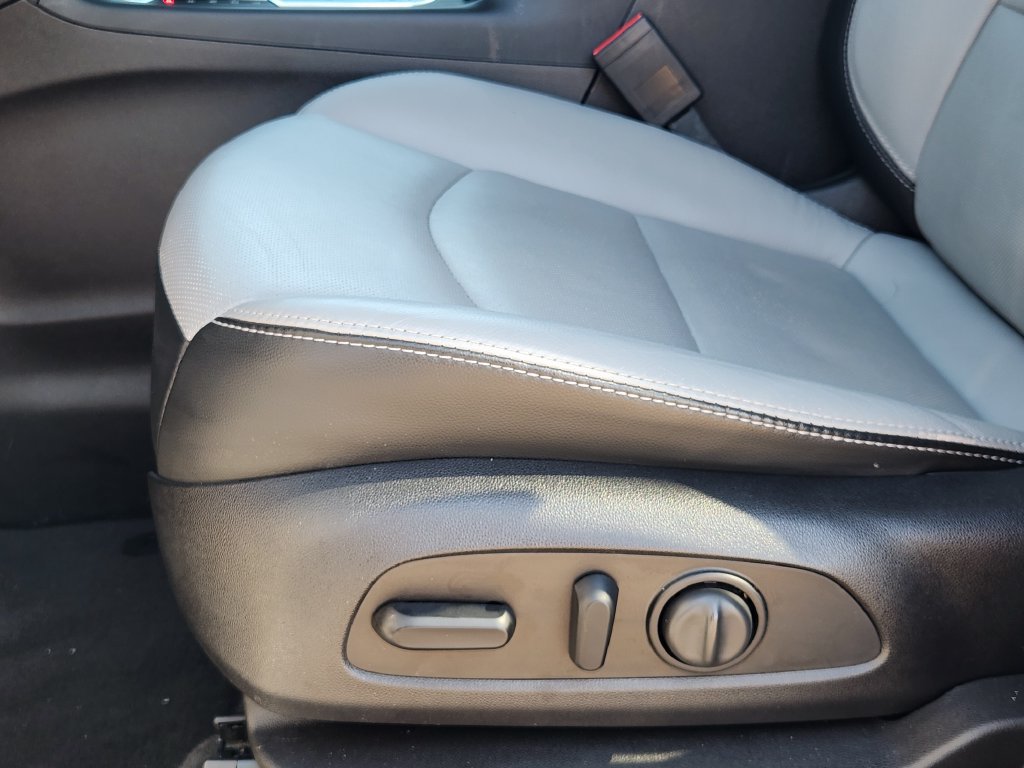 Used 2018 Chevrolet Equinox Premier FWD image 24