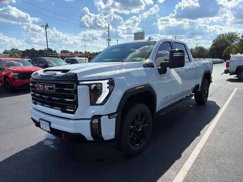 Used 2024 GMC Sierra 2500 AT4 AWD/4WD image 6