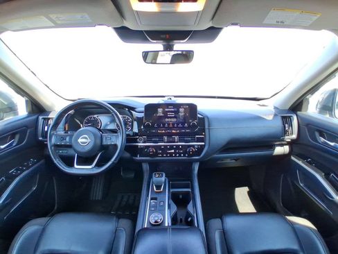 Used 2023 Nissan Pathfinder SL AWD/4WD image 12