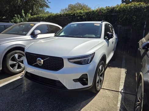 Used 2024 Volvo XC40 B5 Plus w/ Climate Package image 38