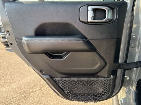 Used 2018 Jeep Wrangler Unlimited Sahara w/ Quick Order Package 24M Moab image 24